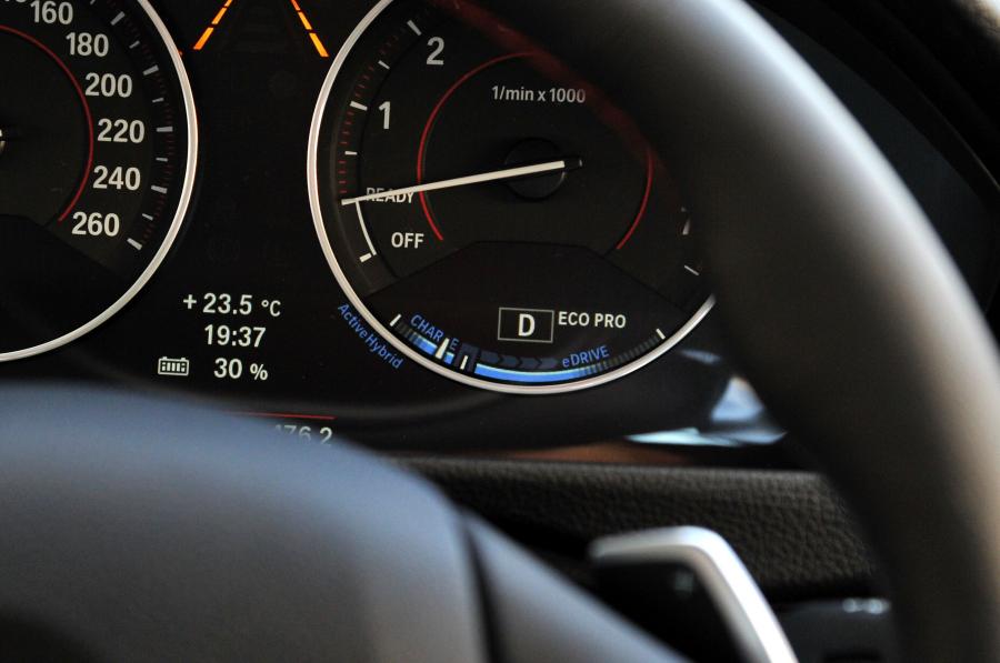  BMW ActiveHybrid 3 2012 года  (фото 19 из 102)